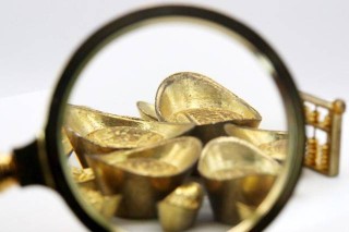 如何探究黄金市场的买卖行为规律？这种规律对市场预测有何作用？