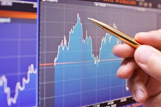 如何看待上证股指期权行情？其与市场整体趋势有何关联？