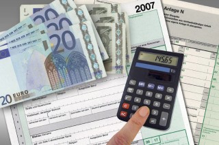 黄金定投是否需要调整定投金额？