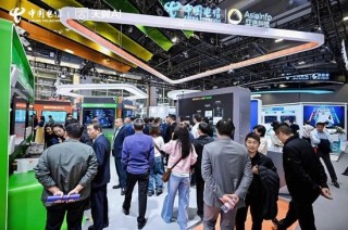 2025数智科技生态大会：亚信科技与中国电信“数智同行、智惠共荣”