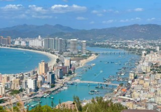 【申万宏源研究春节见闻】旅居热与跨境潮：从惠州滨海到香港街头的春节轨迹