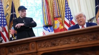 特斯拉股价大跌5% 马斯克持续炮轰特朗普支出法案