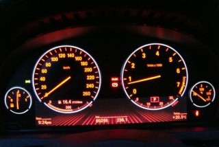 购车预算有限选燃油车还是电动车？