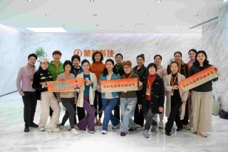 一场专为银龄设计的瑜伽毕业礼：在简橙，学习有终点，成长无尽头