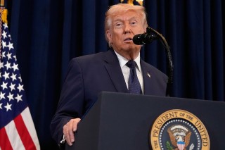 特朗普称伊朗若在霍尔木兹海峡部署水雷将承担严重后果