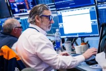 开盘：美股周五开盘涨跌不一 1月核心CPI创5年新低