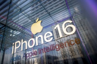 外盘头条：特朗普威胁对日征收新关税 苹果考虑用外部AI模型支持新Siri 美联储官员预计今年仅降息一次