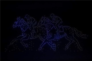 香港赛马会2026 “金马迎春・福暖从城”低空光影烟花汇演盛大举行