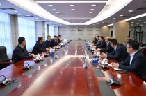 中国农业银行与山东黄金集团举行工作会谈