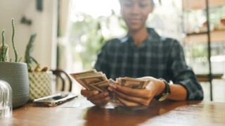 分析师称单只股票ETF可放大收益，但存在“押注失误的重大风险”