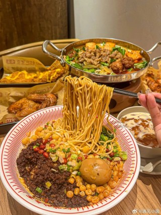 三位85后校友开面馆，一年卖了11个亿