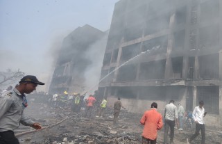 一周外盘头条|以色列袭击伊朗 油价飙升 波音787发生首起空难 美国关税收入飙涨270% 马斯克向特朗普认怂