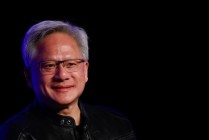 英伟达黄仁勋：编程人工智能如今就像训练一个人