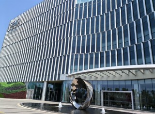 政务大厅里“店小二”变“合伙人”｜中国“企”示录·上海