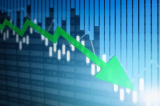 如何理解期货涨停并做出交易决策？交易决策受哪些因素影响？