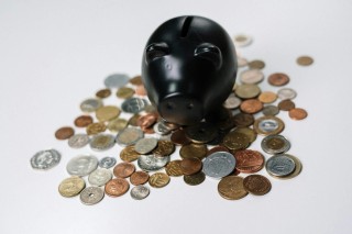 纯金是什么金：如何辨别真正的纯金材质？这种纯金材质在市场中的价值如何体现？