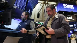 尾盘：道指上涨100点 标普指数与纳指小幅下滑