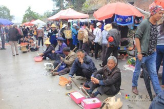 如何准确查询人员增员的相关情况？这种查询有哪些要点？