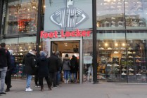 受收购Foot Locker拖累，迪克体育用品发布疲软盈利预期