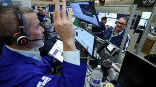 1月17日收盘：美股小幅收跌 市场关注特朗普最新言论