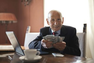 如何理解特定名称在金融领域的含义？它与金融业务有何关联？