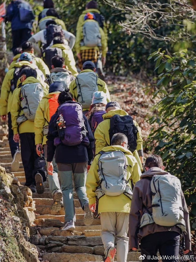 安踏收购狼爪,展露进攻中国大众户外市场野心 第2张 安踏收购狼爪,展露进攻中国大众户外市场野心 第2张