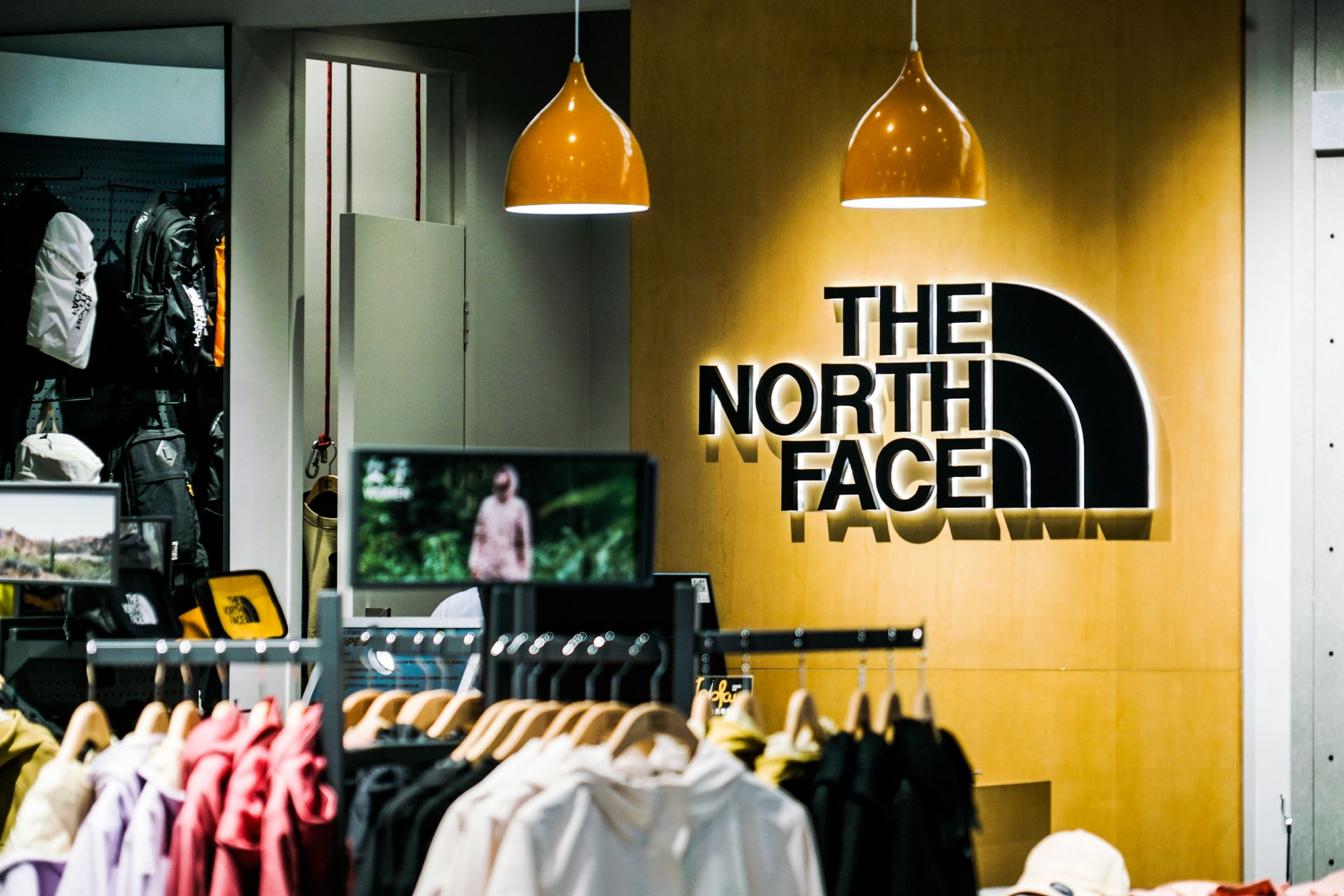 安踏收购狼爪,展露进攻中国大众户外市场野心 第5张 安踏收购狼爪,展露进攻中国大众户外市场野心 第5张