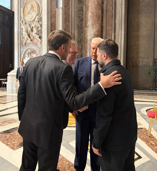 现场画面公开:泽连斯基与特朗普面对面坐在椅子上 第3张 现场画面公开:泽连斯基与特朗普面对面坐在椅子上 第3张