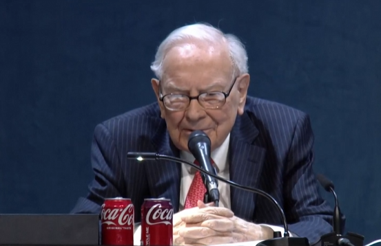 重磅！2025巴菲特股东大会问答一览：贸易不应成为武器 市场波动实属常态 突然宣布年底卸任CEO  第4张