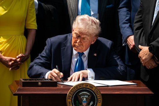 特朗普的生意经:100万美元换个特赦 第2张 特朗普的生意经:100万美元换个特赦 第2张