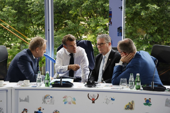 美媒:泽连斯基、马克龙、斯塔默等多国领导人就俄乌谈判与特朗普通话 第1张 美媒:泽连斯基、马克龙、斯塔默等多国领导人就俄乌谈判与特朗普通话 第1张