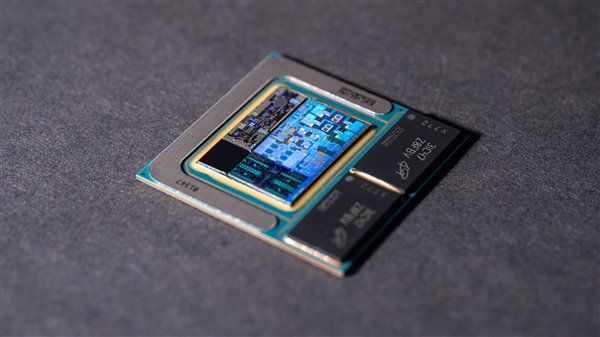 近1.5亿像素!Intel Lunar Lake处理器超高清内核照 第1张 近1.5亿像素!Intel Lunar Lake处理器超高清内核照 第1张