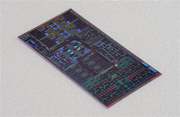近1.5亿像素!Intel Lunar Lake处理器超高清内核照 第10张 近1.5亿像素!Intel Lunar Lake处理器超高清内核照 第10张