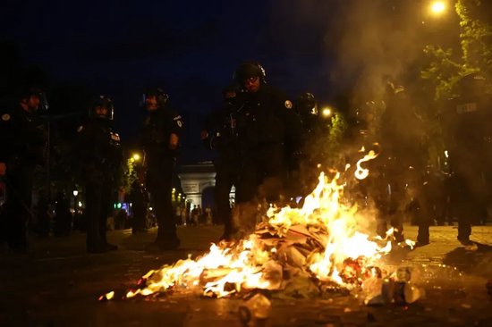 一觉醒来，巴黎又成了战区，原因让人哭笑不得  第5张