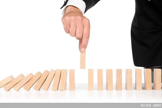 终身禁业!今年保险业已有17人被亮“红牌” 第1张 终身禁业!今年保险业已有17人被亮“红牌” 第1张