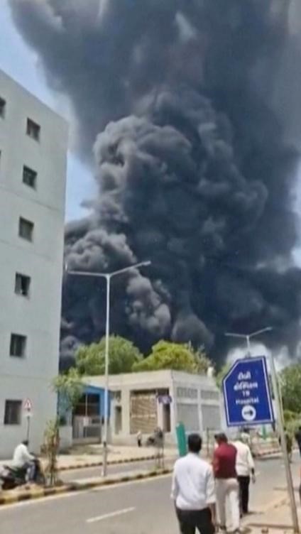 一文梳理！印度一飞往英国客机起飞时坠毁，至少导致133人死亡，乘客无中国公民  第2张
