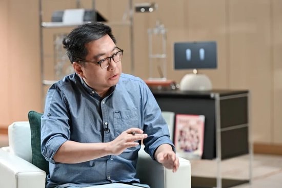 李彦宏:AI不应该像人,AI跟人从来不是一个物种 第4张 李彦宏:AI不应该像人,AI跟人从来不是一个物种 第4张