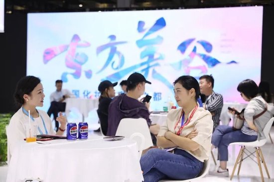 上海“消费第一城”实锤！多组数据揭秘：买走全国30%化妆品，“即买即退”销售额暴增21倍  第2张