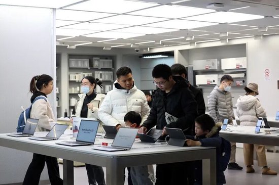 上海“消费第一城”实锤！多组数据揭秘：买走全国30%化妆品，“即买即退”销售额暴增21倍  第4张