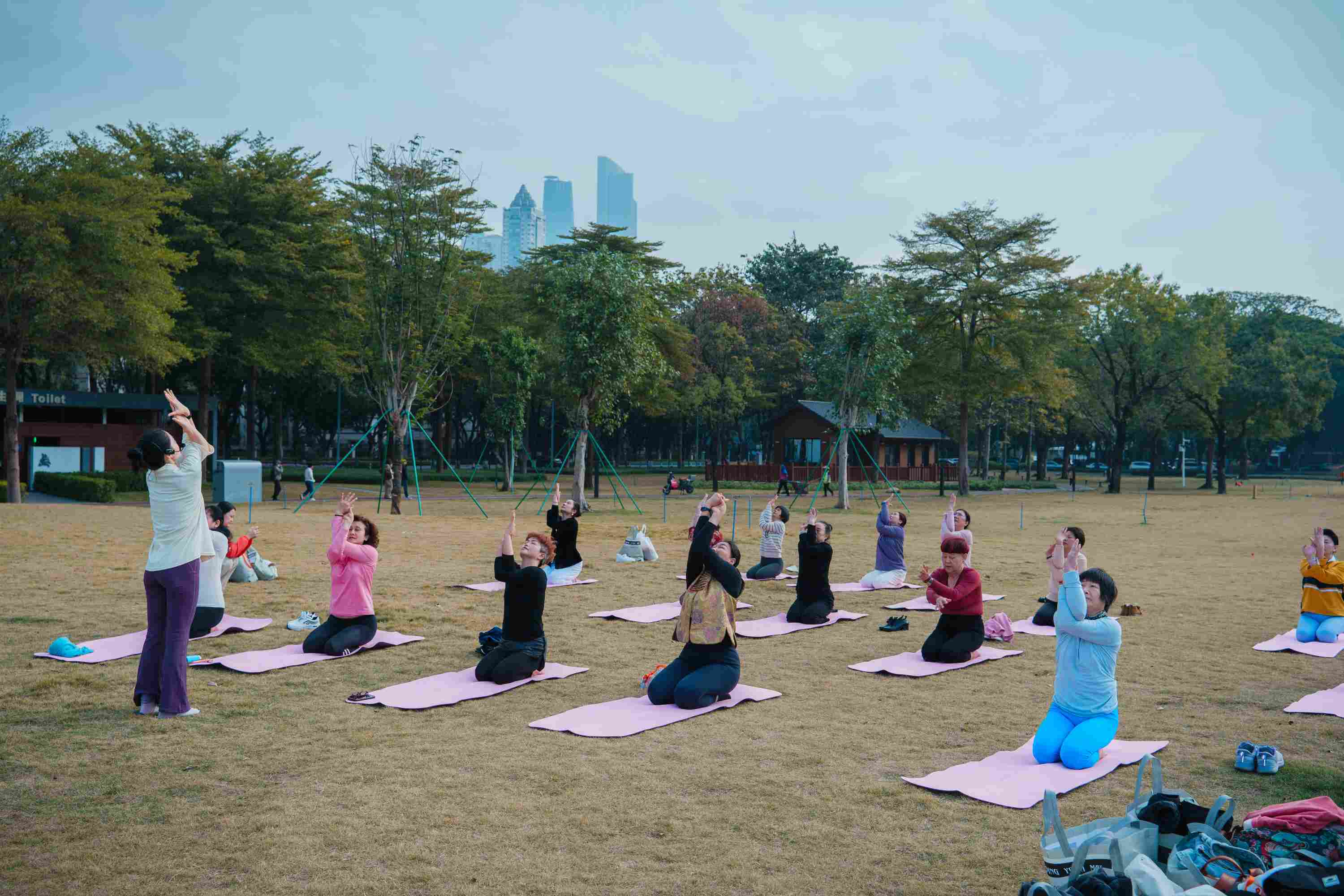 一场专为银龄设计的瑜伽毕业礼：在简橙，学习有终点，成长无尽头  第4张
