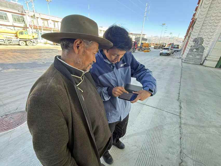 风雪中的太保守护  第3张