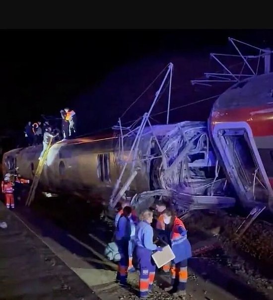 已致39死170伤，西班牙突发高铁脱轨相撞重大事故，轨道刚换新，首相：深切悲痛  第1张