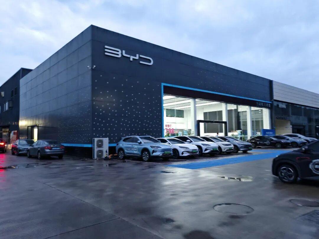 鸿蒙智行、小米登顶,零跑失榜一,2026新能源开局“冷热交织” 第3张 鸿蒙智行、小米登顶,零跑失榜一,2026新能源开局“冷热交织” 第3张