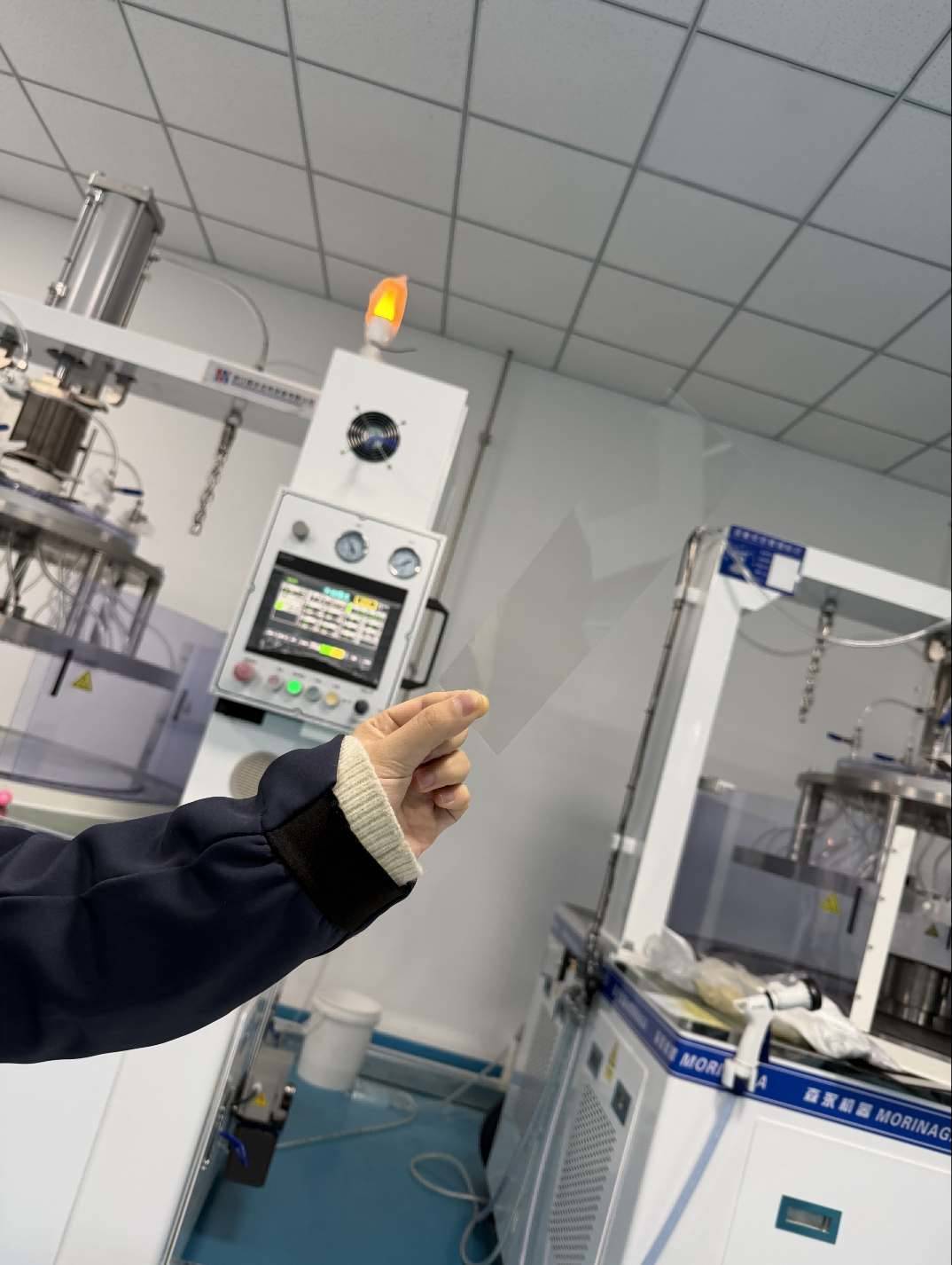 四川乾智破技术垄断！0.18 毫米耐辐照航天级盖板材料，筑牢中国太空光伏产业基石  第2张