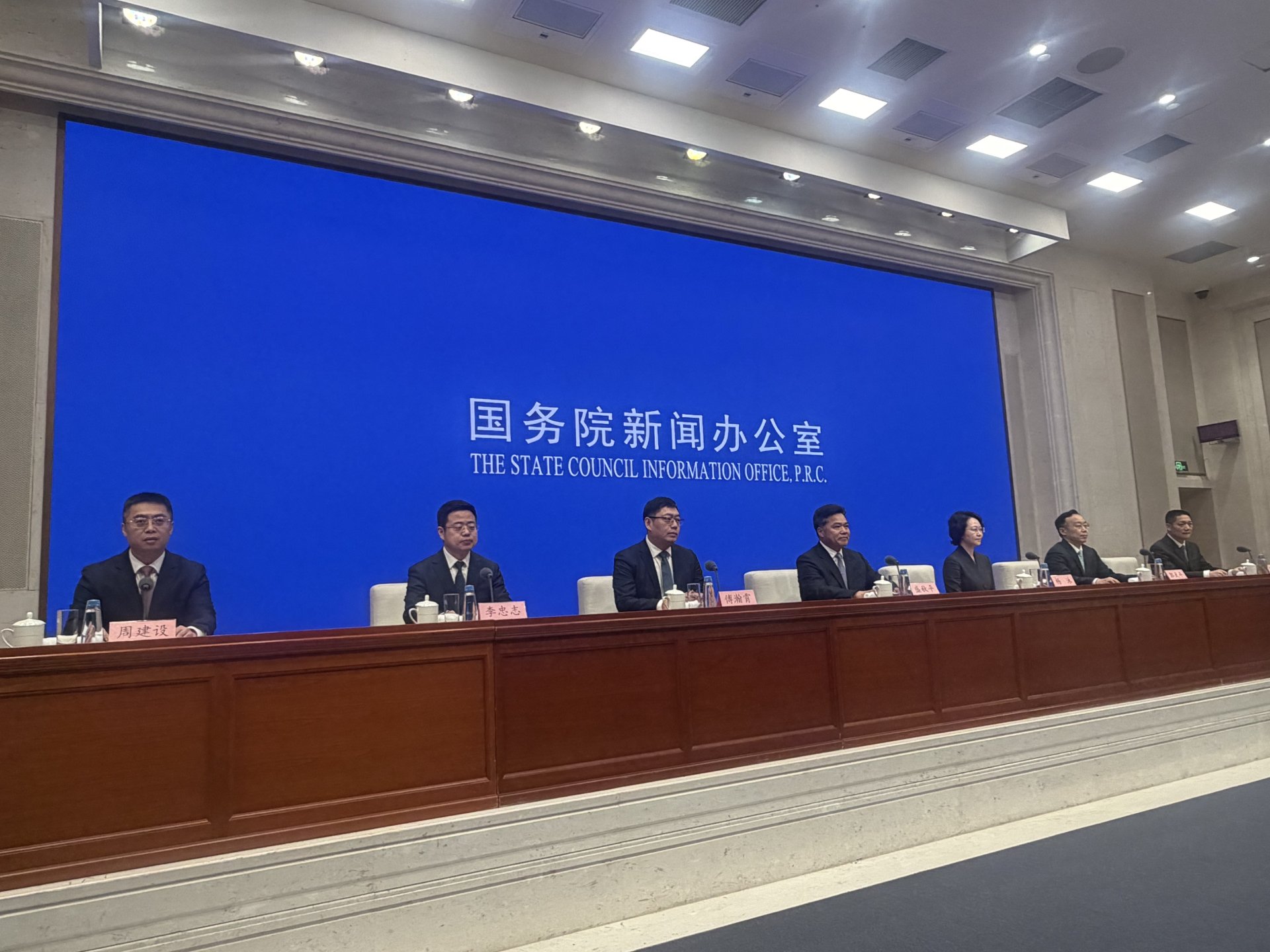 商务部最新发声：各地已安排20.5亿元资金，在春节假期内通过发放消费券、补贴、红包等形式直接惠民  第1张