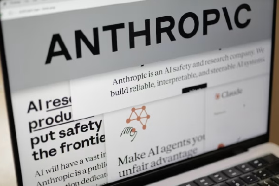 特朗普刚下令禁用Anthropic 美军数小时后就在中东打击行动中使用该公司AI工具 第1张 特朗普刚下令禁用Anthropic 美军数小时后就在中东打击行动中使用该公司AI工具 第1张