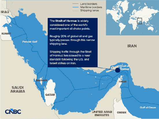 霍尔木兹海峡航运几近停滞：谁在通行、谁仍滞留或改道  第2张