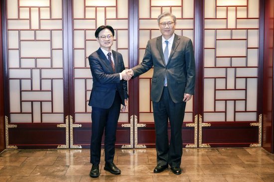 商务部部长王文涛会见韩国产业通商部长官金正官  第1张