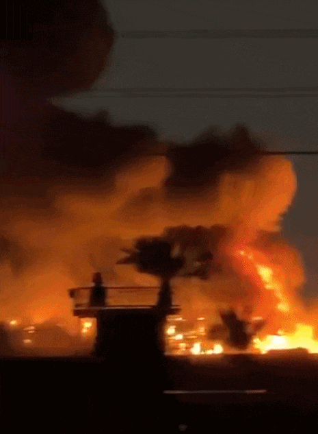 美国使馆设施连续遭6次袭击,现场燃起大火!伊朗称同时打击5处美军基地,特朗普:可以对话,但我不想停火 第2张 美国使馆设施连续遭6次袭击,现场燃起大火!伊朗称同时打击5处美军基地,特朗普:可以对话,但我不想停火 第2张