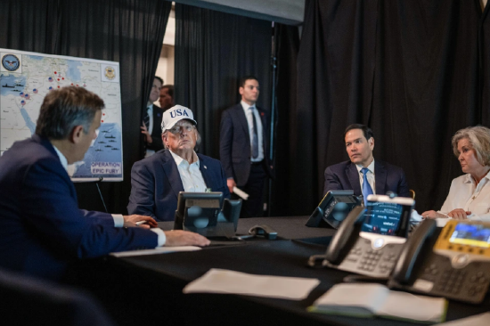 媒体:美军官每日向特朗普汇编视频 汇报伊朗战事 第1张 媒体:美军官每日向特朗普汇编视频 汇报伊朗战事 第1张